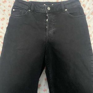 Black boyfriend jeans